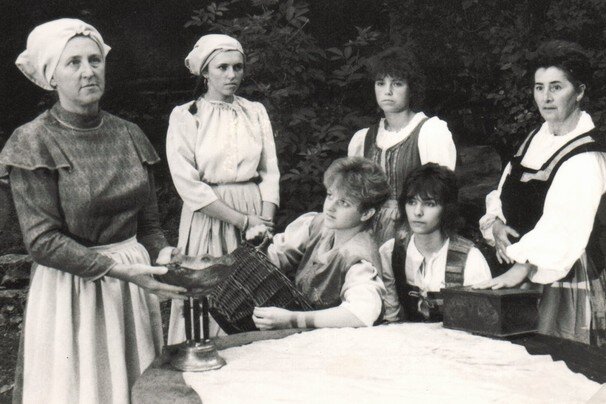 1985j02.jpg 