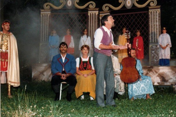 1986j02.jpg 