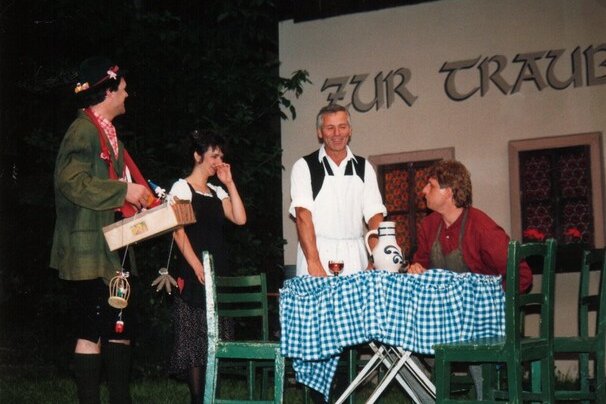1987j02.jpg 