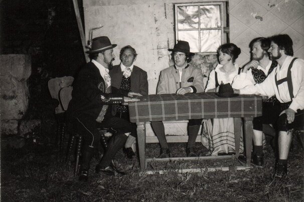 1974j02.jpg 