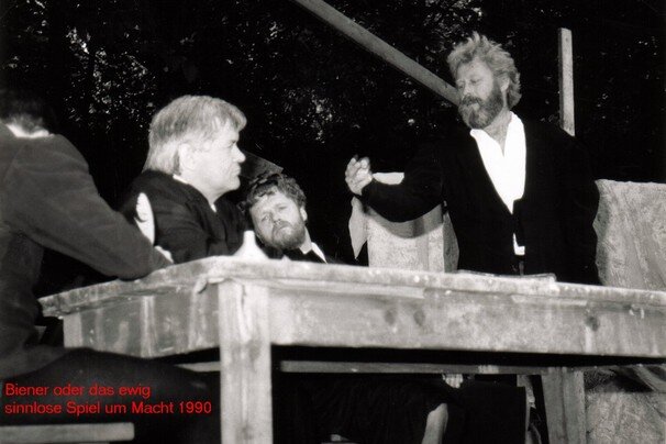 Bienner oder das ewig sinnlose Spiel um Macht 1990 1990j01.jpg